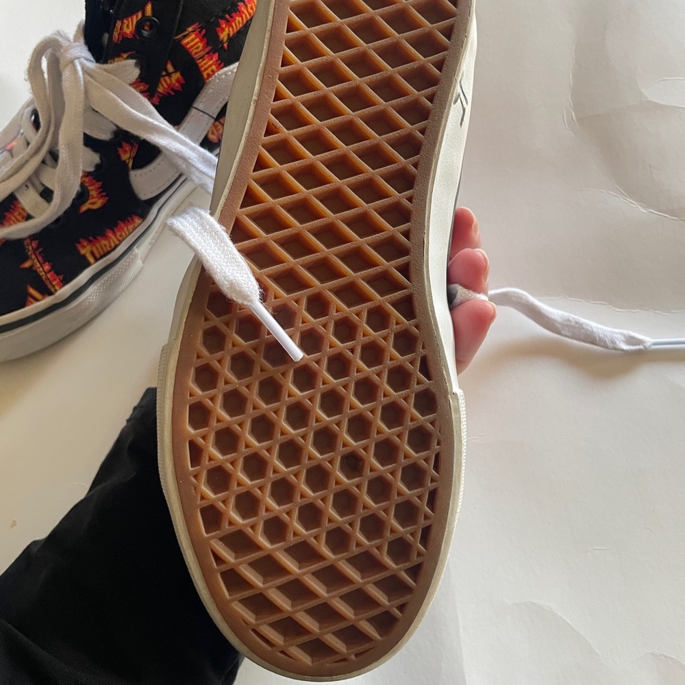 Vans Thrasher Kids High-Top Sneakers Sz 4 Black with yellow and Orange Accents - Picture 4 of 7